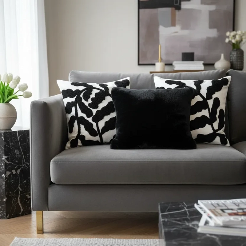 SET DE 3 COJINES DECORATIVOS BLANCO Y NEGRO CON TEXTURA – 45X45 CM - 1