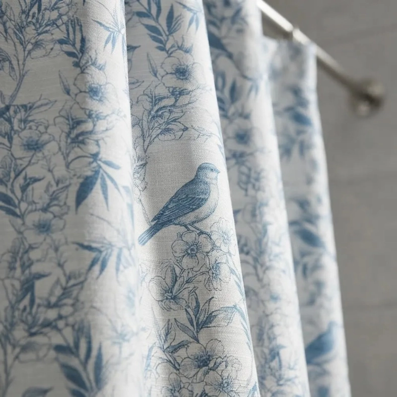SET CORTINA DE BAÑO DE TELA JARDIN AZUL CON FORRO - 3