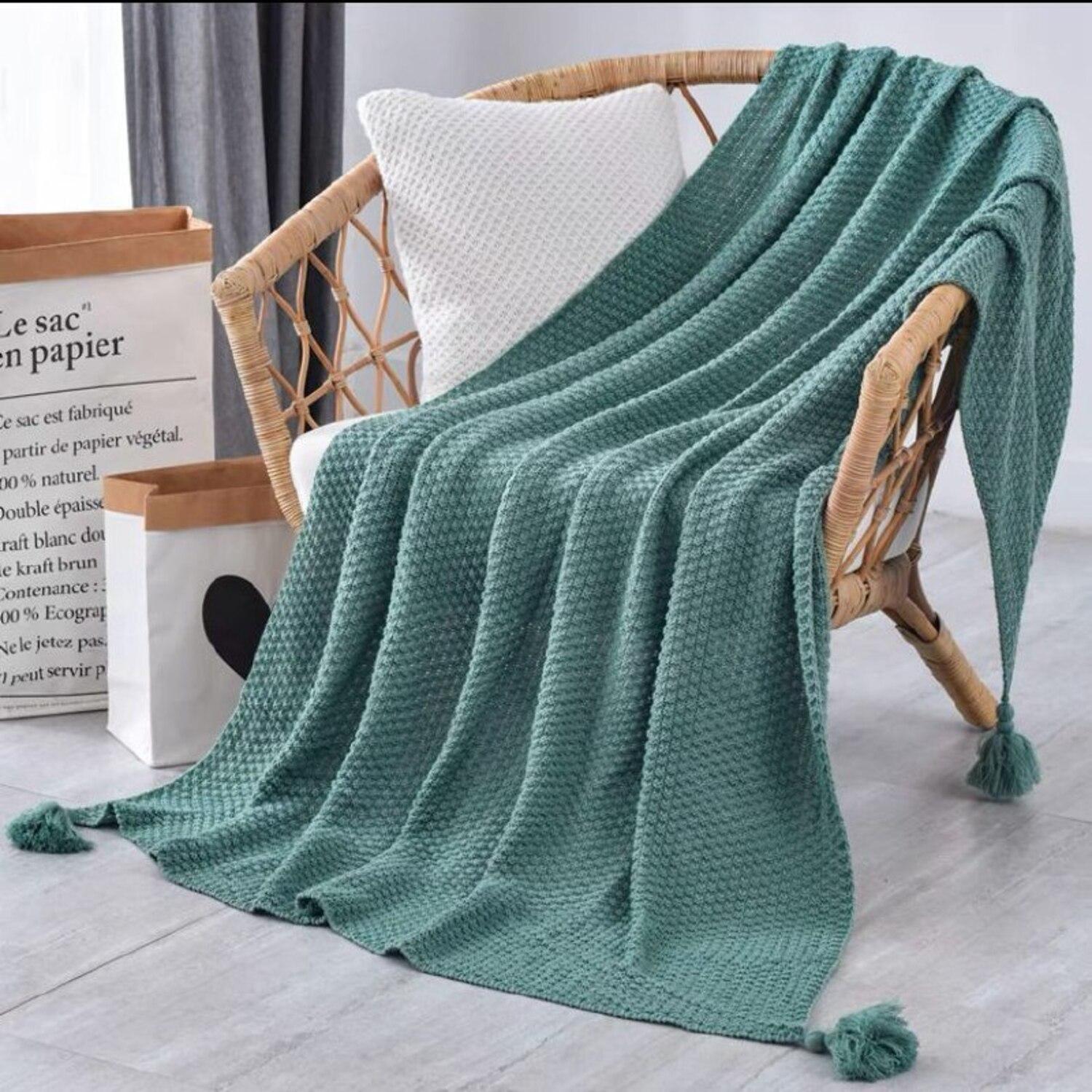 MANTA ESTILO NORDICO CON BORLAS TEJIDA FRAZADA DECORATIVA 130X190CM EN COLOR BLANCO - 1