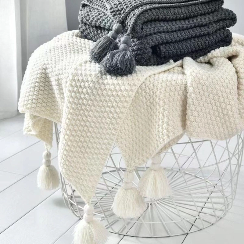 MANTA NORDICA CON BORLAS TEJIDA FRAZADA DECORATIVA 127X172CM TAMAÑO 2 PLAZAS - 2