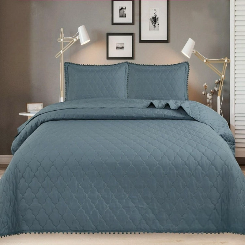 QUILT DE VERANO 2 PLAZAS EN ALGODON CON POMPONES+ 2 FUNDAS TAMAÑO 2 PLAZAS LISA - 1