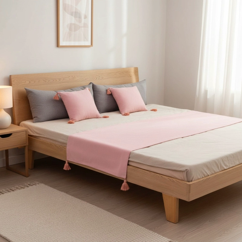 JUEGO DE PIECERA DE LINO CON POMPONES MEDIDA 70X210CM PIE DE CAMA ROSADO - 1