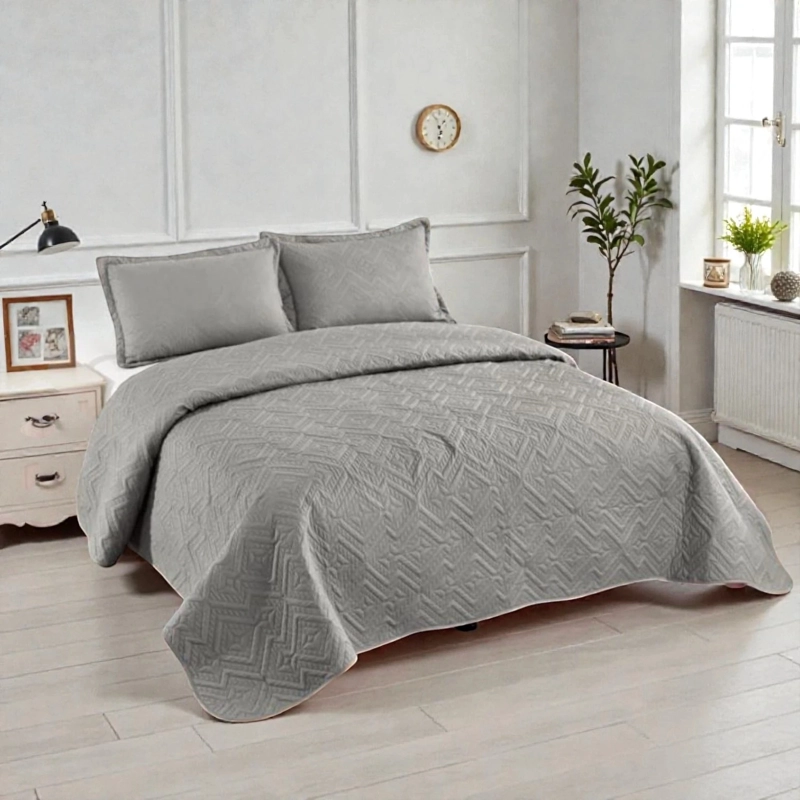CUBRECAMA QUILT DE VERANO DE 2 PLAZAS MEDIDA 230X250CM DELGADO + 2 FUNDAS DE ALMOHADA GRIS CLARO - 1