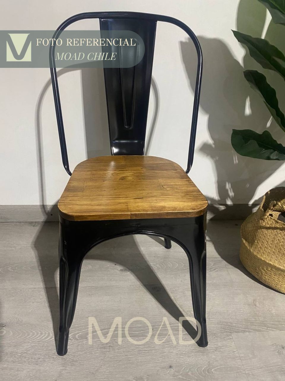 SILLA TOLIX NEGRA CON ASIENTO DE MADERA OSCURA - 2