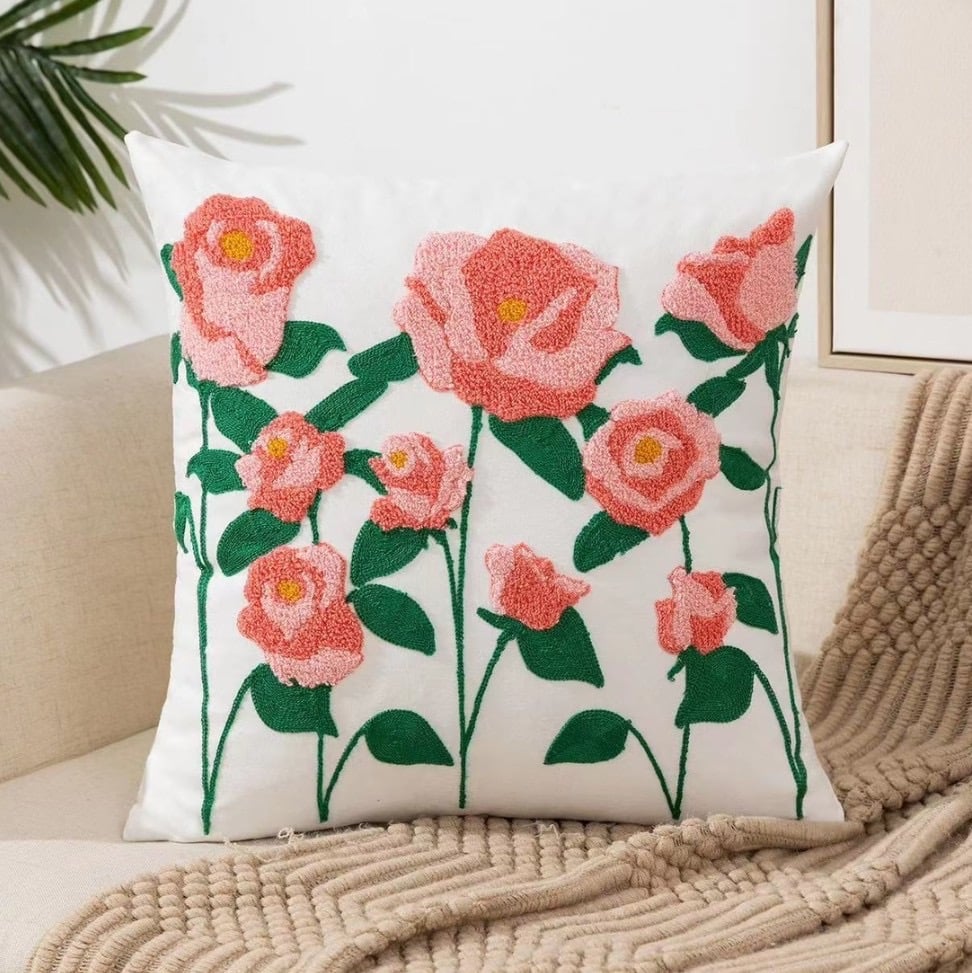 COJÍN HOMESTORE BORDADO ROSAS 45 X 45 CM MULTICOLOR - 1