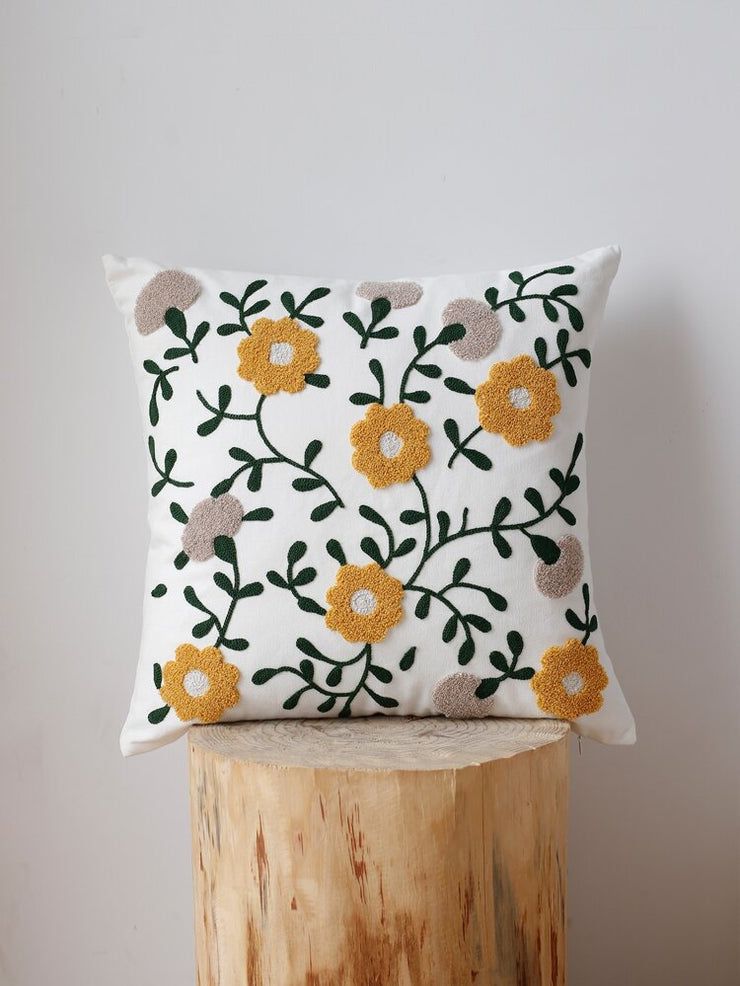 COJÍN HOMESTORE BORDADO ENREDADERA 45 X 45 CM MOSTAZA - 2