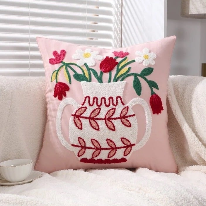 FUNDA COJÍN HOMESTORE BORDADA FLORERO 45 X 45 CM ROSADO - 1