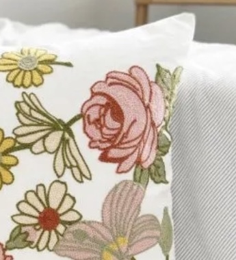 FUNDA COJÍN HOMESTORE BORDADA Y LILIUM 45 X 45 CM ROSA - 2