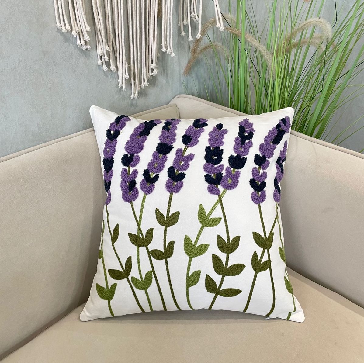FUNDA COJÍN HOMESTORE BORDADA LAVANDA 45 X 45 CM MULTICOLOR - 2