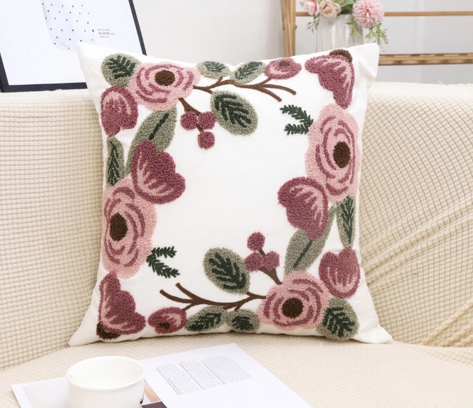 COJÍN HOMESTORE BORDADO FLOR ROSA 45 X 45 CM MULTICOLOR - 1
