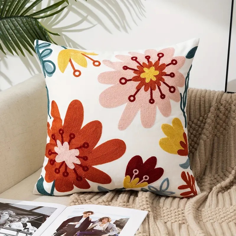FUNDA COJÍN HOMESTORE BORDADA FLORAL RIANBOW 45 X 45 CM MULTICOLOR - 1
