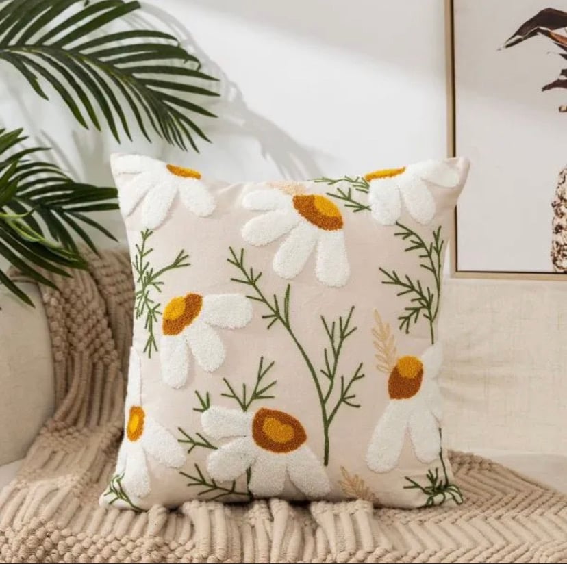 FUNDA COJÍN HOMESTORE BORDADA FLOR MITAD MARGARITA 45 X 45 CM MULTICOLOR - 1