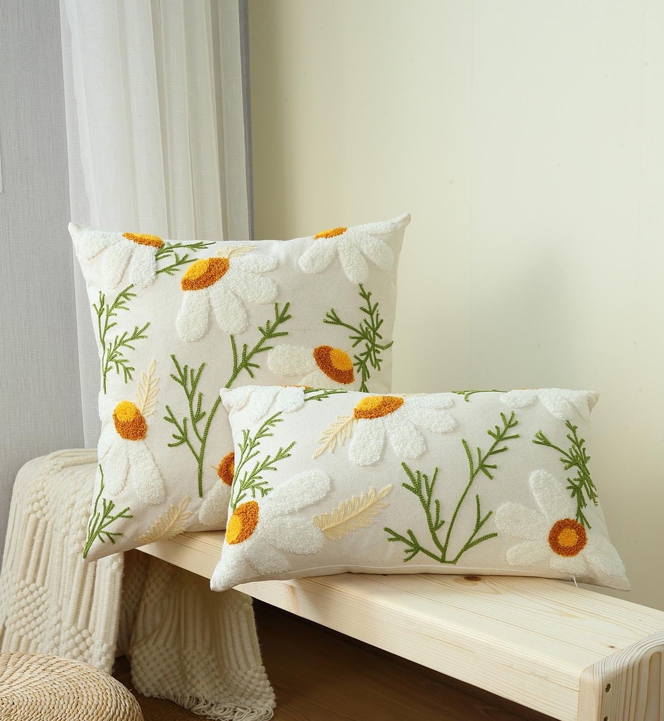 FUNDA COJÍN HOMESTORE BORDADA FLOR MITAD MARGARITA 45 X 45 CM MULTICOLOR - 2