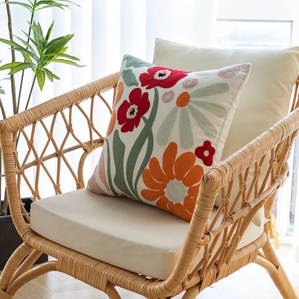 COJÍN HOMESTORE BORDADO FLOR 45 X 45 CM GRIS - 2