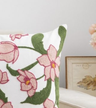 COJÍN HOMESTORE BORDADO FLORES S 45 X 45 CM ROSADO - 2