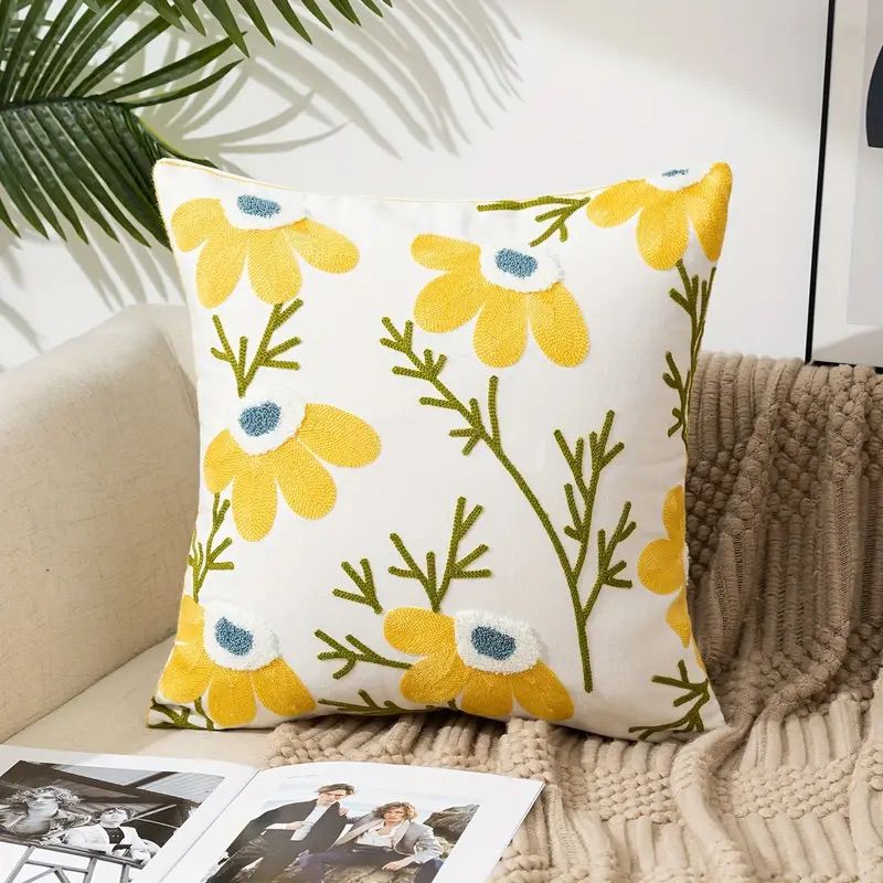 FUNDA COJÍN HOMESTORE BORDADA MARGARITA MITAD 45 X 45 CM MOSTAZA - 1
