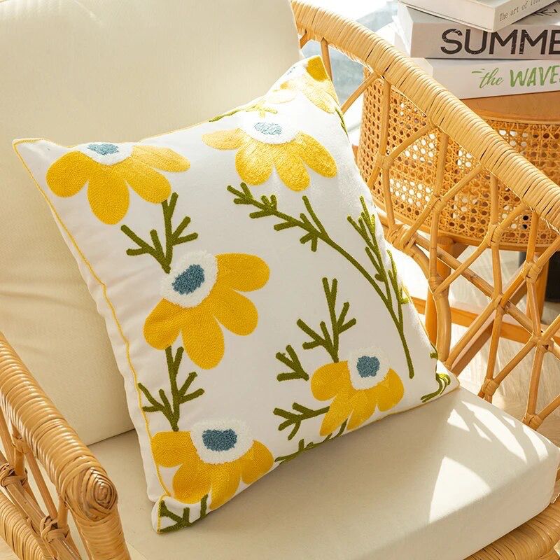 FUNDA COJÍN HOMESTORE BORDADA MARGARITA MITAD 45 X 45 CM MOSTAZA - 2