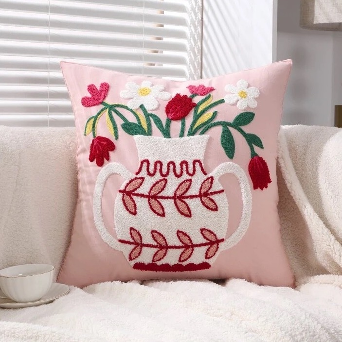 COJÍN HOMESTORE BORDADO FLORERO 45 X 45 CM ROSADO - 1