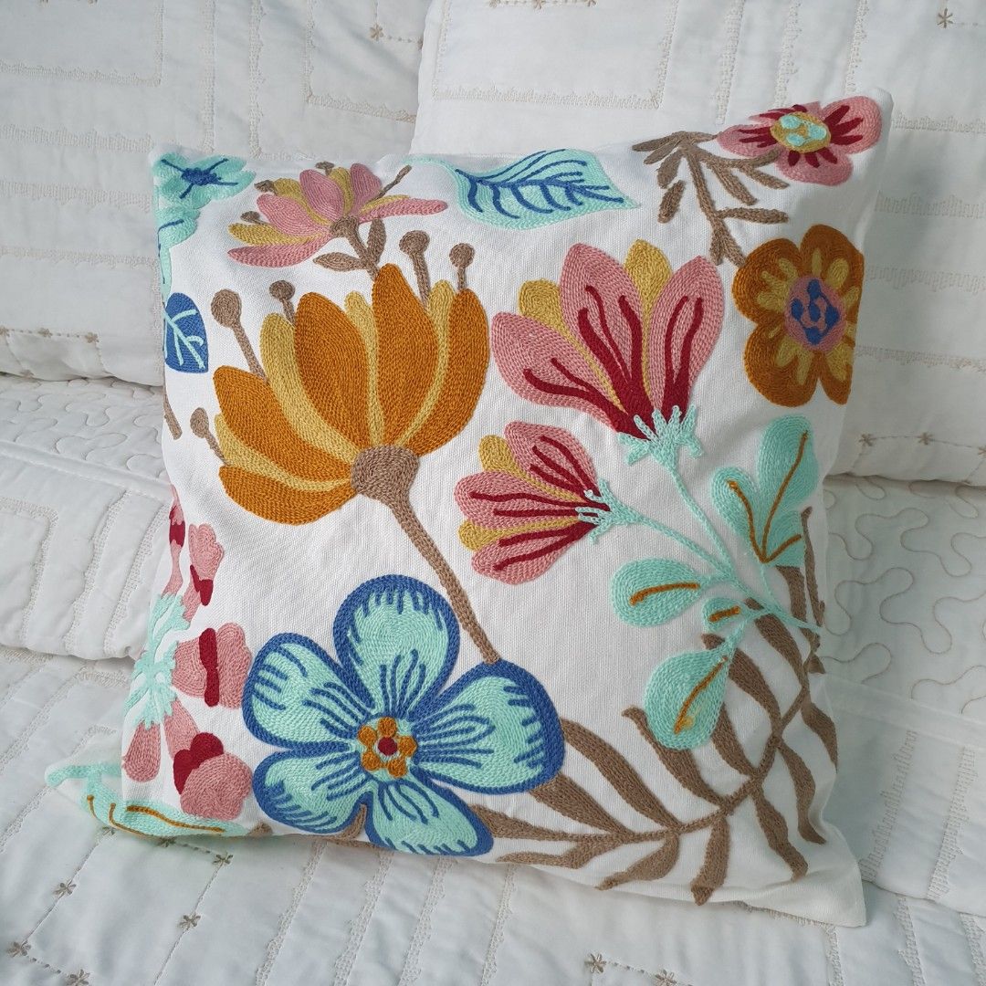 FUNDA COJÍN HOMESTORE BORDADA FLOR HIBISCUS 45 X 45 CM BLANCO - 2