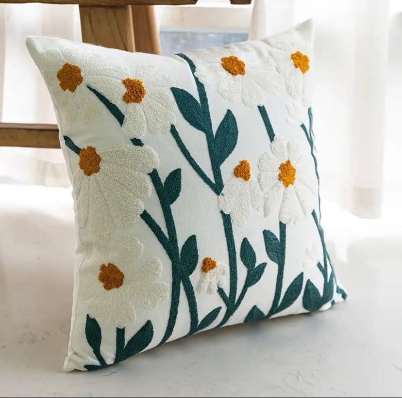COJÍN HOMESTORE BORDADO MARGARITA 45 X 45 CM MULTICOLOR - 1