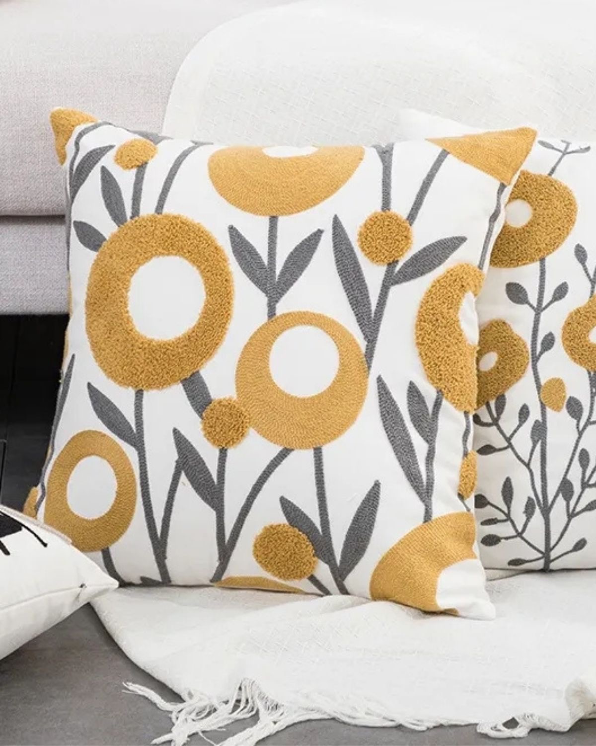 COJÍN HOMESTORE BORDADO FLOR ANILLO 45 X 45 CM MULTICOLOR - 2