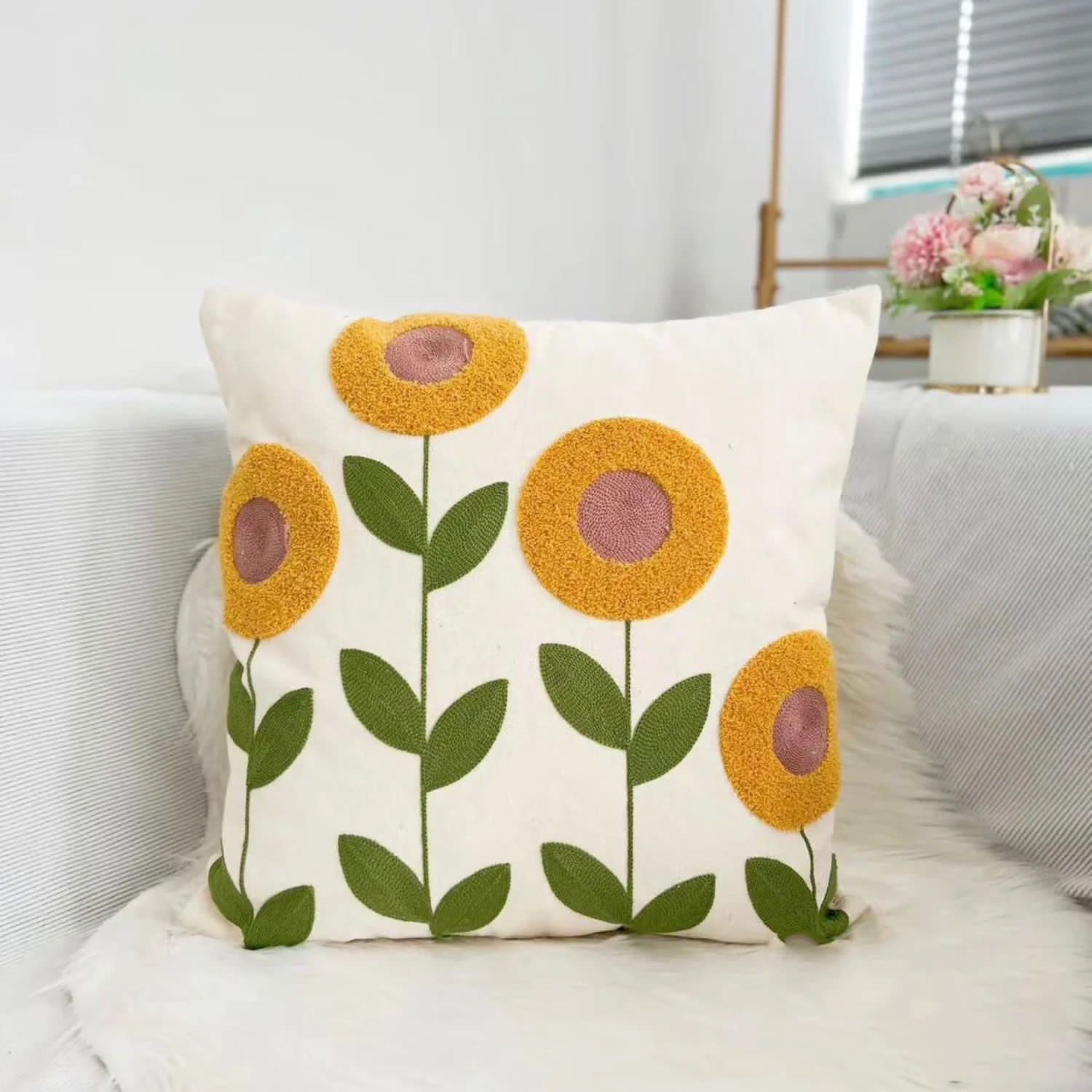 COJÍN HOMESTORE BORDADO GIRASOLES 45 X 45 CM MULTICOLOR - 2