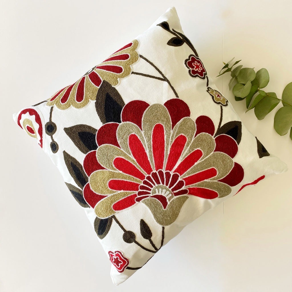 COJÍN HOMESTORE BORDADO FLOR 45 X 45 CM ROJO - 1