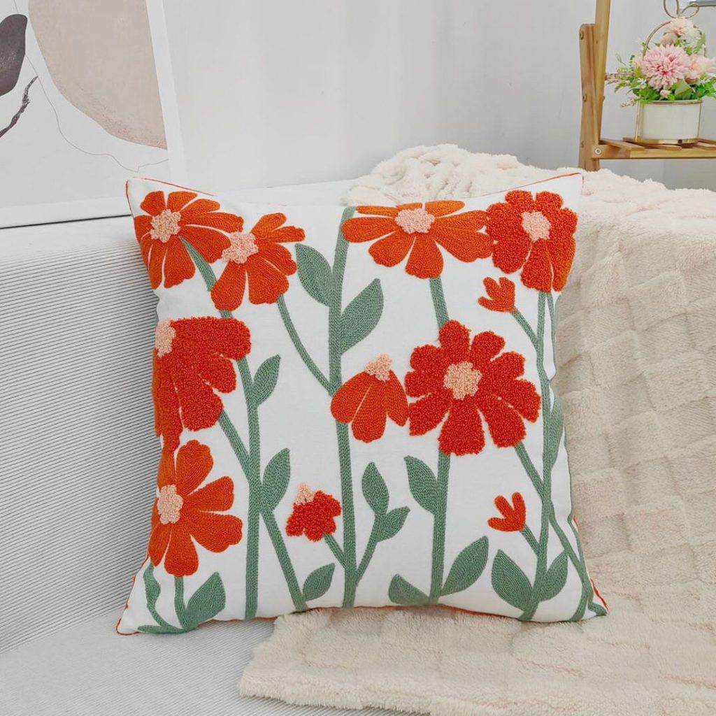 COJÍN HOMESTORE BORDADO FLORES 45 X 45 CM ROJO - 1