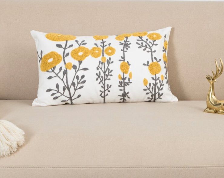 COJIN HOMESTORE BORDADO FLORCITAS S 50 X 30 CM MOSTAZA