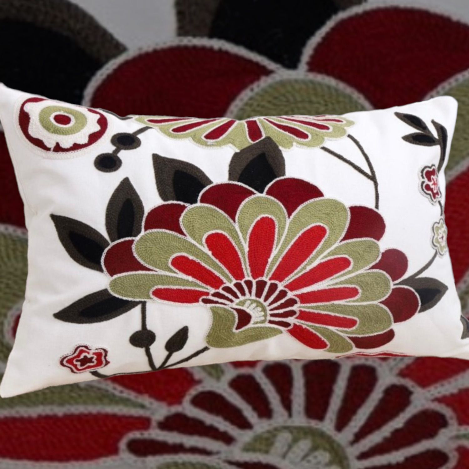 COJÍN HOMESTORE BORDADO GRAN FLOR 50 X 30 CM MULTICOLOR - 1