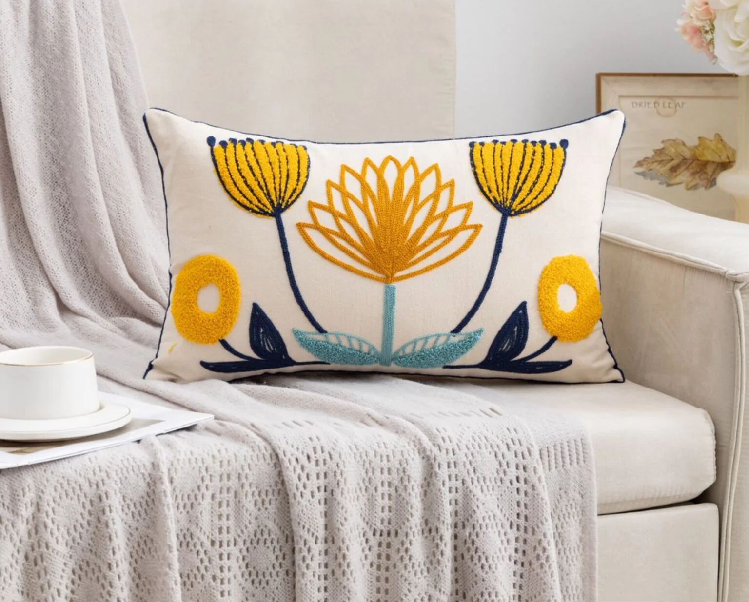 COJÍN HOMESTORE BORDADO LIRIOS 50 X 30 CM MULTICOLOR - 1
