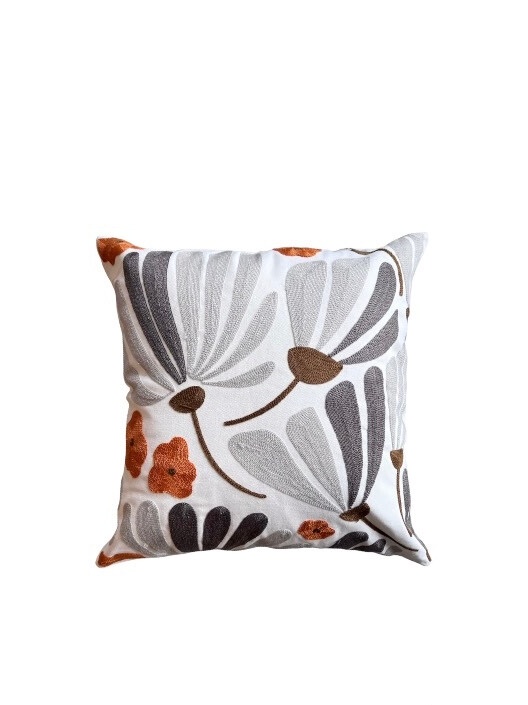 FUNDA COJÍN HOMESTORE BORDADA FLOR 45 X 45 CM GRIS - 1