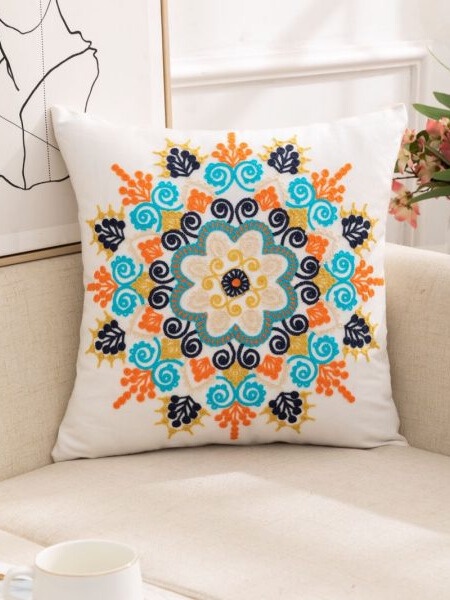 COJÍN HOMESTORE BORDADO MANDALA 45 X 45 CM MULTICOLOR - 2