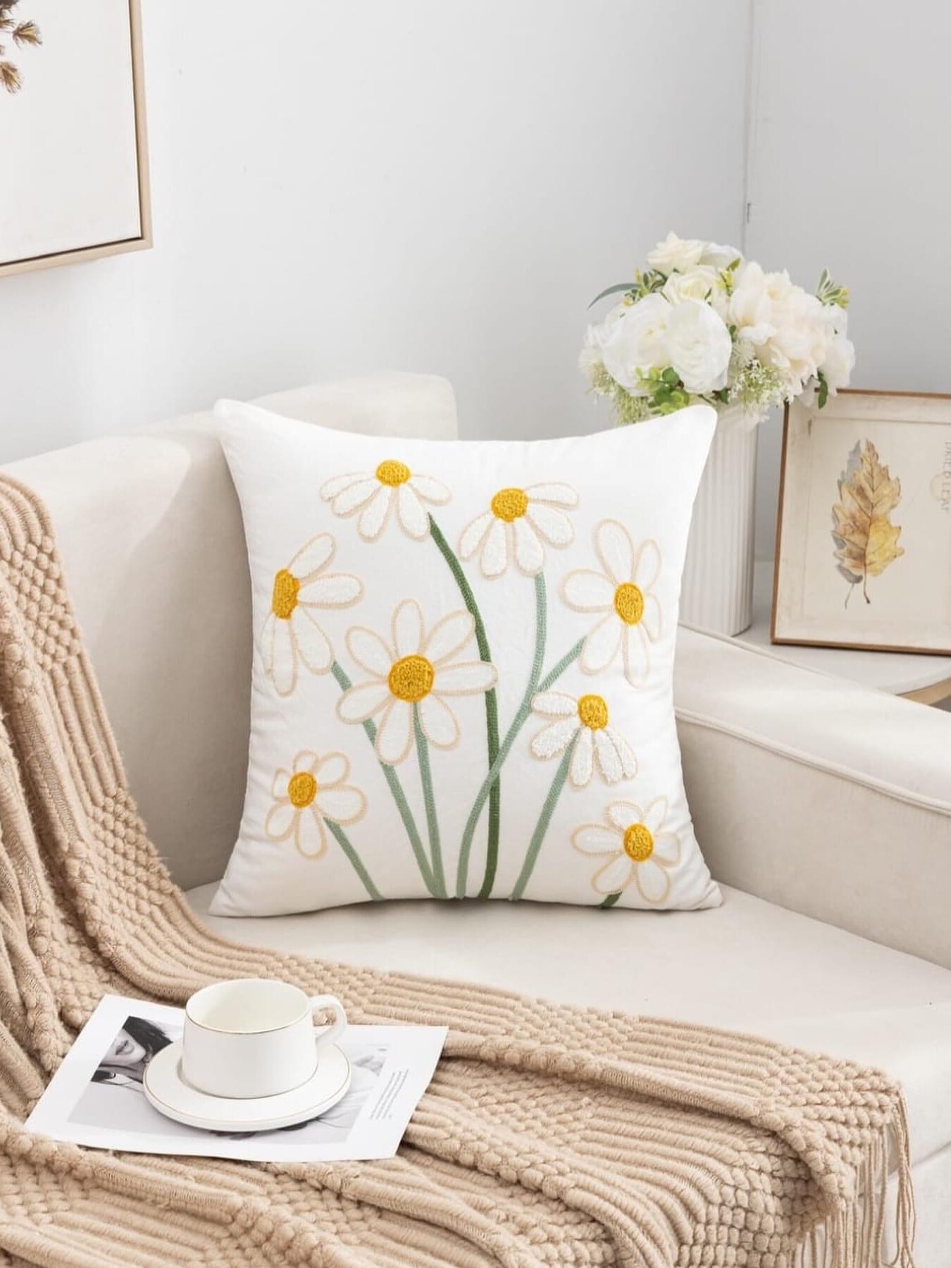 COJÍN HOMESTORE BORDADO RAMO MARGARITAS 45 X 45 CM MULTICOLOR - 2