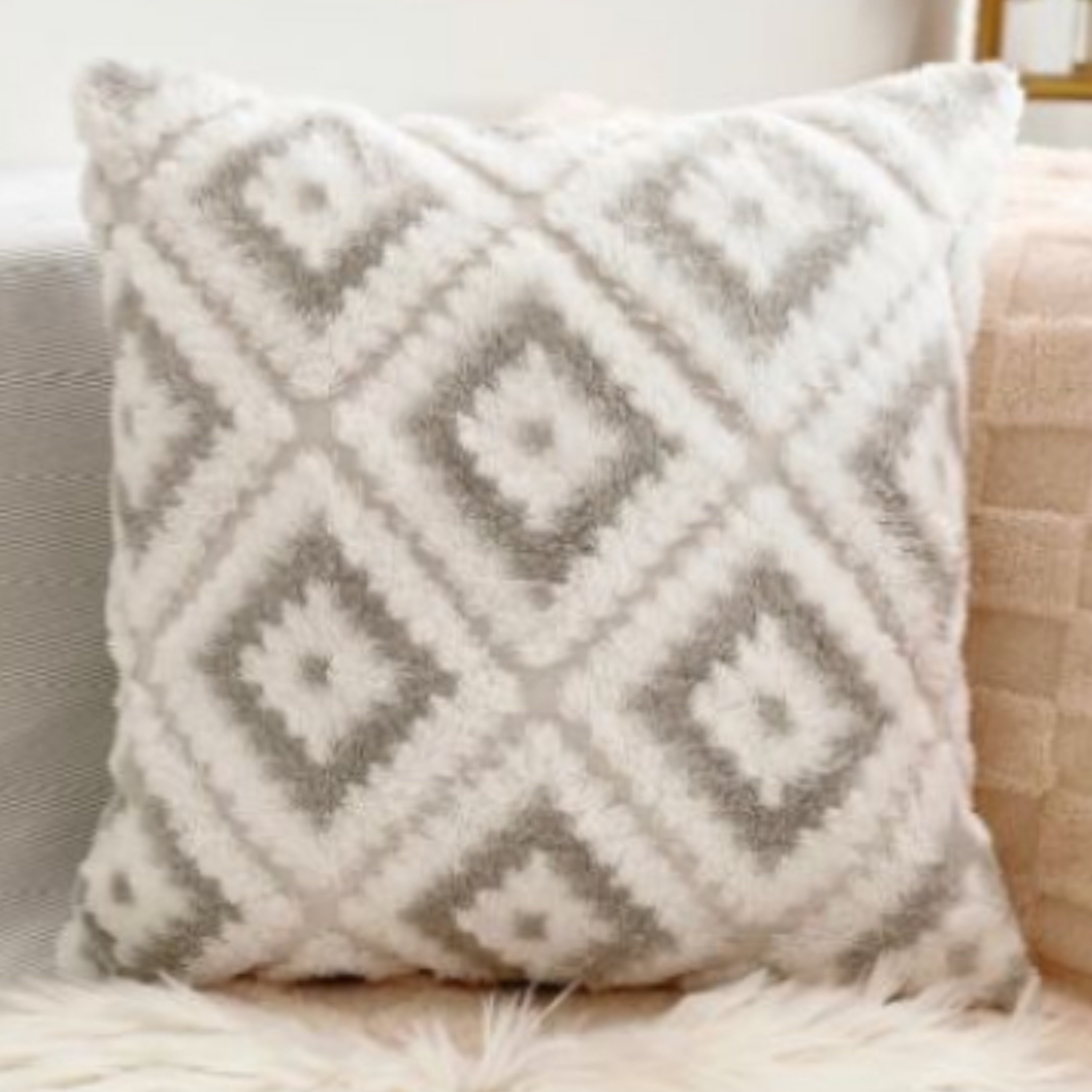 COJÍN HOMESTORE PELUDO ROMBO 45 X 45 CM GRIS - 2