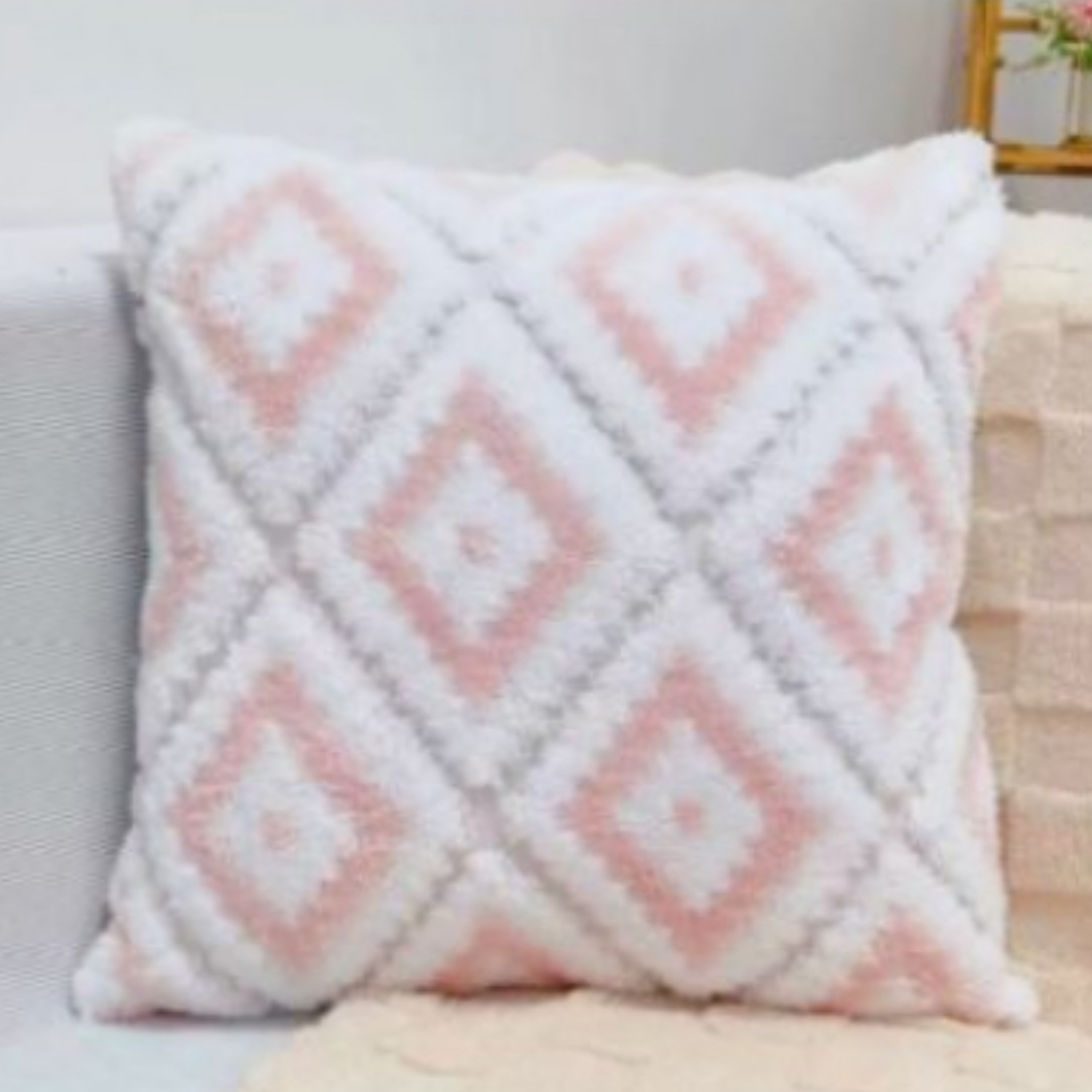 COJÍN HOMESTORE PELUDO ROMBO 45 X 45 CM ROSADO - 2