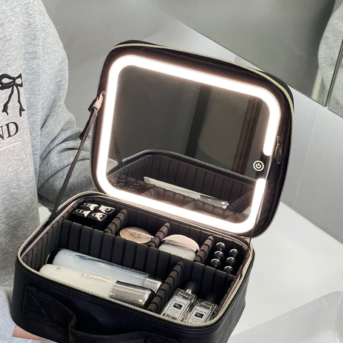 ORGANIZADOR COSMETIQUERO CON ESPEJO LED - 1