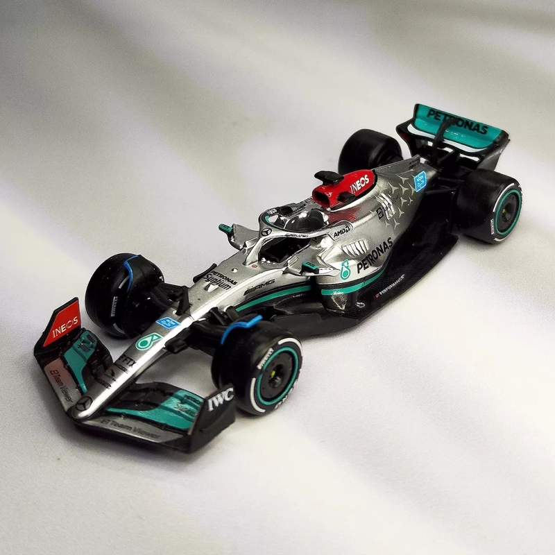 AUTO ESCALA FÓRMULA 1 MERCEDES W13 2022 G. RUSSELL ESC 1.43 - 5