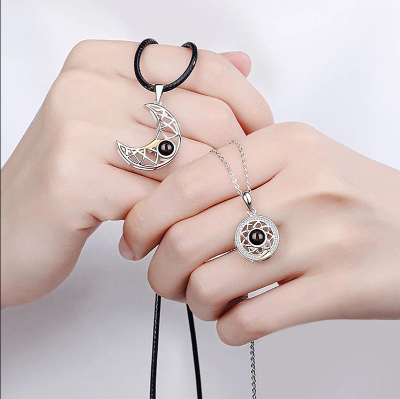 COLLAR PARA PAREJAS O MEJORES AMIGOS TE QUIERO EN 100 IDIOMAS MODELO SOL Y LUNA - 3