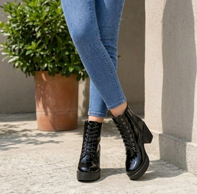 BOTIN  MUJER TACO MEDIO CON PLATAFORMA  EN CHAROL M650 - 2