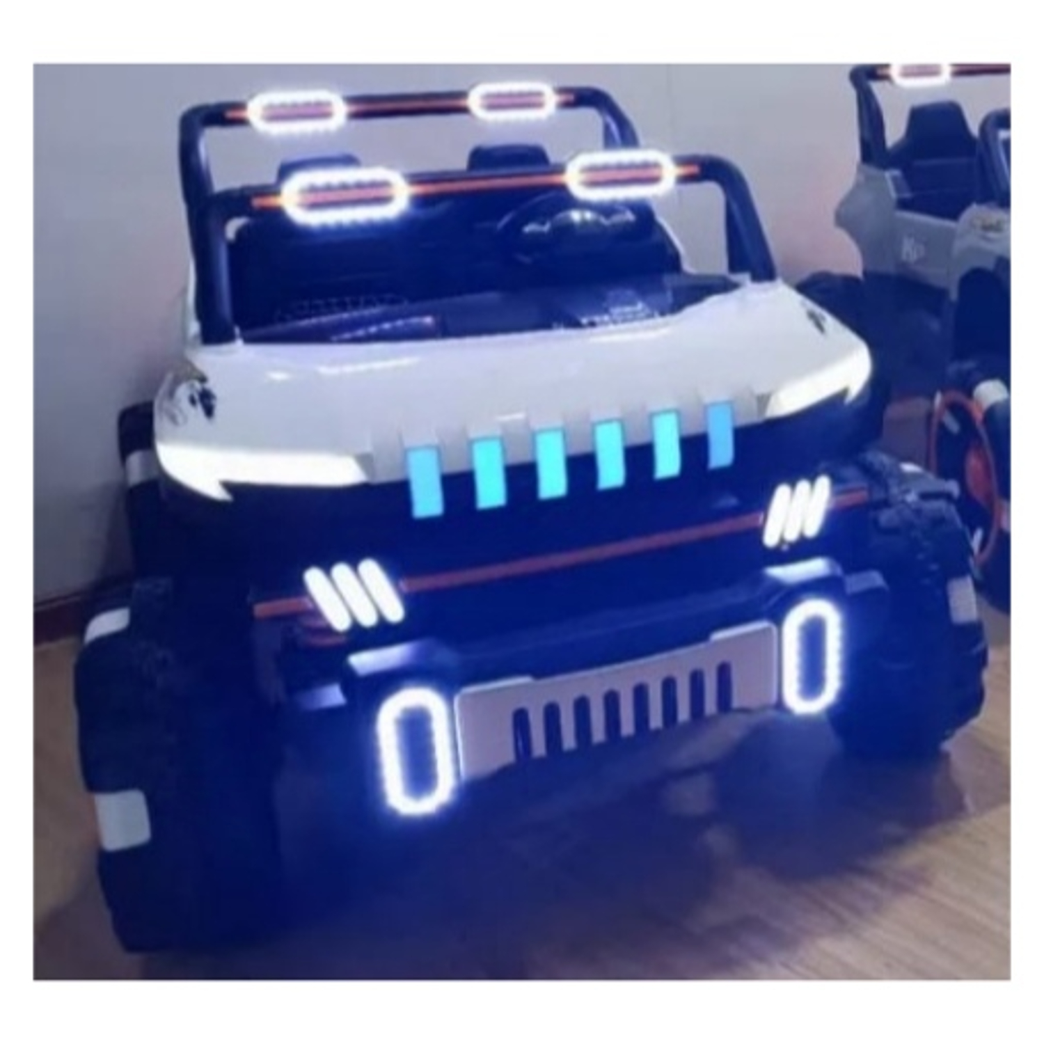 AUTO A BATERIA TOYSMYE 4X4 BLANCO JEEP LUCES LED CON CONTROL REMOTO - 2