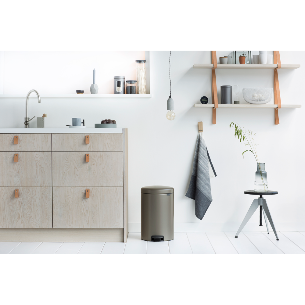 BASURERO BRABANTIA PEDAL NEWICON 20 LT PLATINUM - 4
