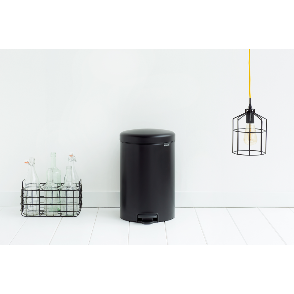BASURERO BRABANTIA PEDAL NEWICON 20 LT MATT BLACK - 5