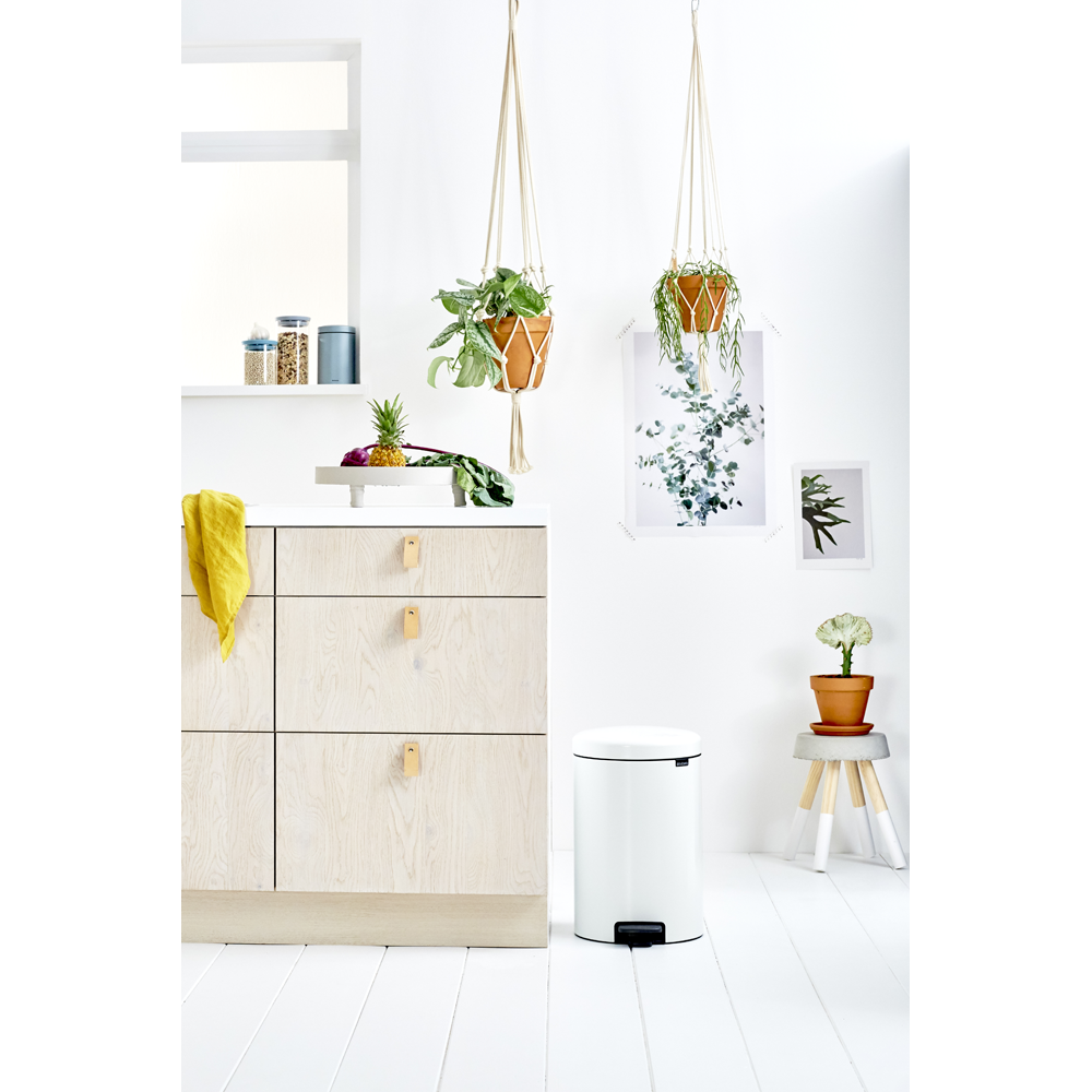 BASURERO BRABANTIA PEDAL NEWICON 20 LT WHITE - 5