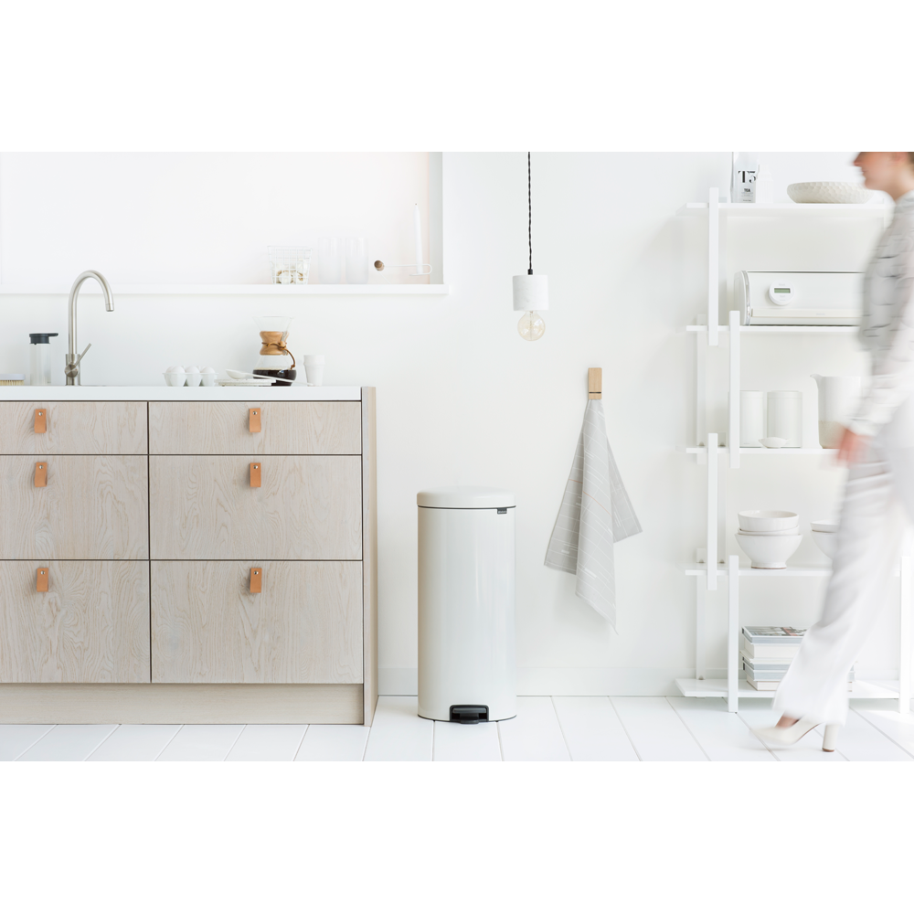 BASURERO BRABANTIA PEDAL NEWICON 30 LT WHITE - 5