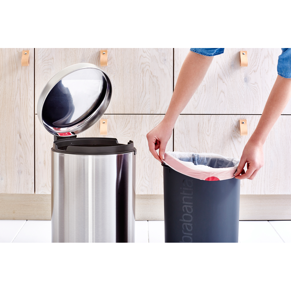 BASURERO BRABANTIA PEDAL NEWICON 20 LT MATT STEEL FINGERPRINT PROOF - 5