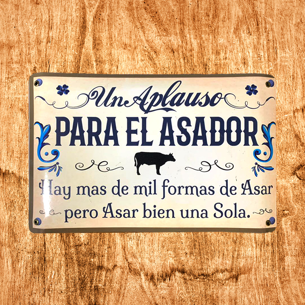 CARTEL CHAPA 25X35 UN APLAUSO PARA EL ASADOR (FILETEADO) - FIRE CHILE - 2