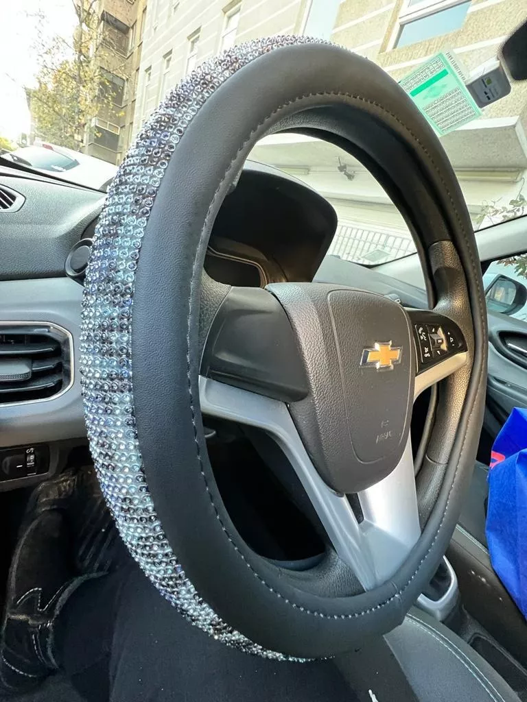 FORRO CUBRE VOLANTE AUTO DISEÑO DAMA CON IMITACIÓN DIAMANTES - 2