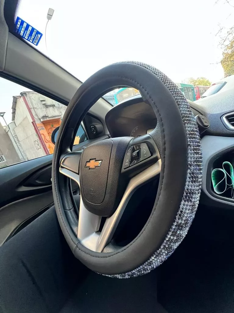 FORRO CUBRE VOLANTE AUTO DISEÑO DAMA CON IMITACIÓN DIAMANTES - 3