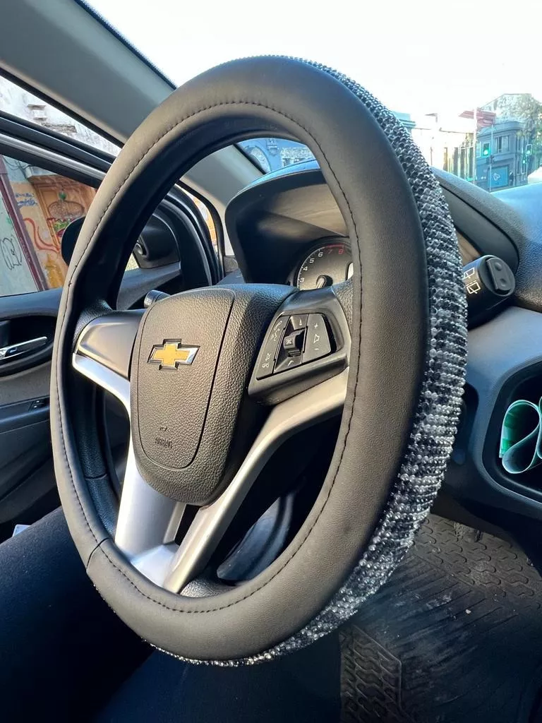 FORRO CUBRE VOLANTE AUTO DISEÑO DAMA CON IMITACIÓN DIAMANTES - 5